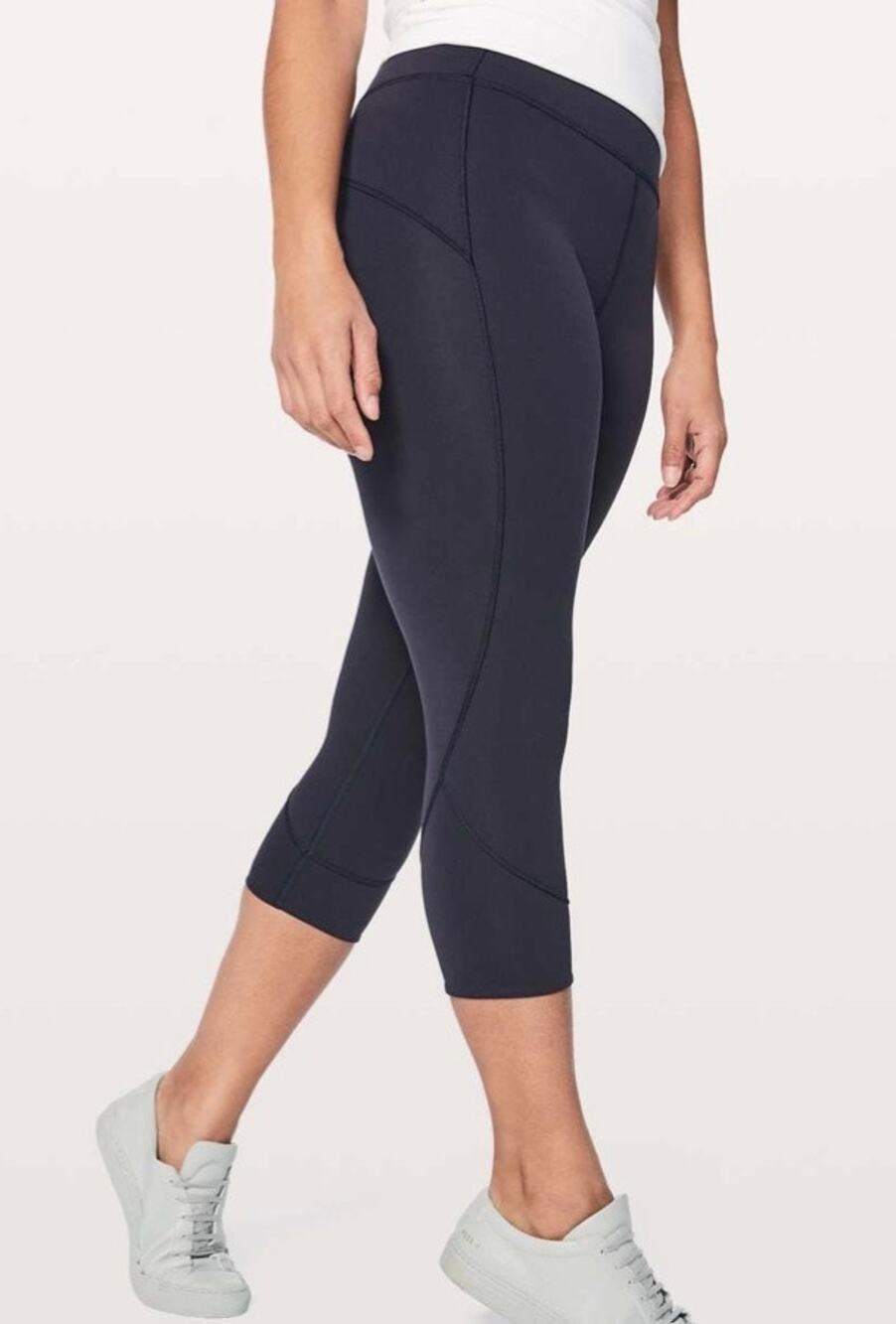 Lululemon In Movement Crop Everlux 19 inch inseam Midnight Navy size 8 EUC
